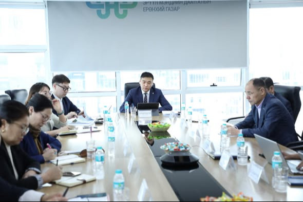 ЭМДС-аас санхүүжүүлэх тусламж, үйлчилгээний тариф, шалгуур үзүүлэлтийг нөхцөл байдалтай уялдуулах асуудлыг хэлэлцэж байна